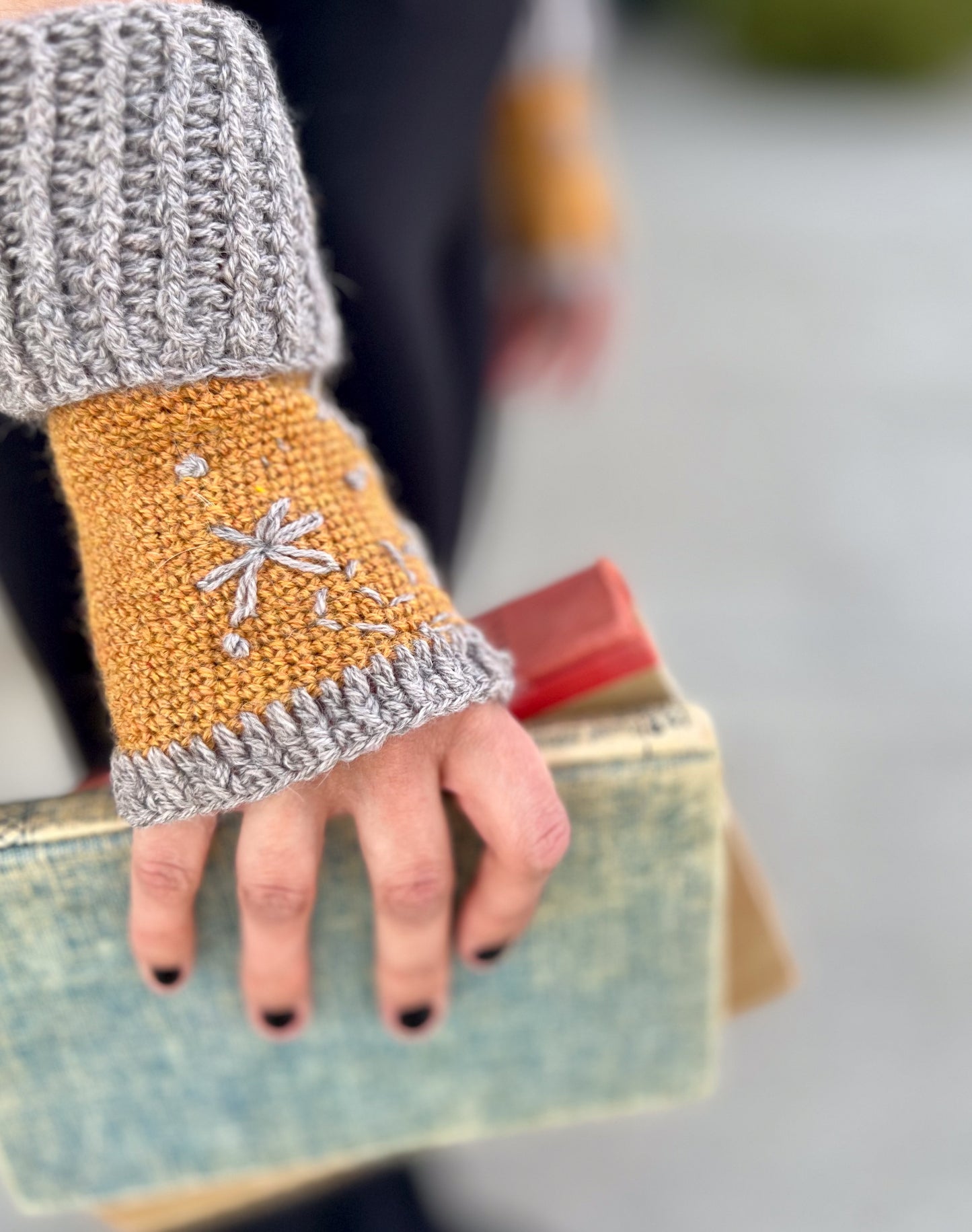 Embroidered Mum Mitts, PDF