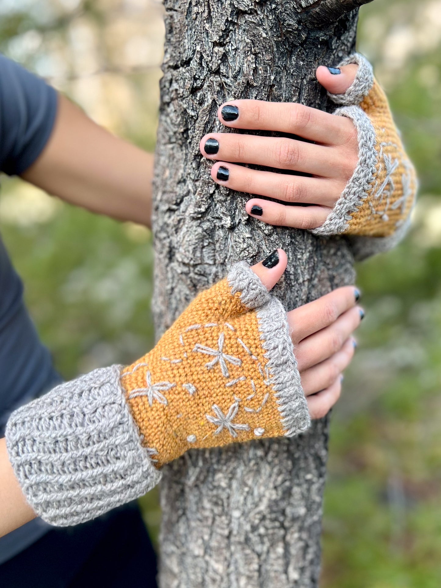 Embroidered Mum Mitts, PDF